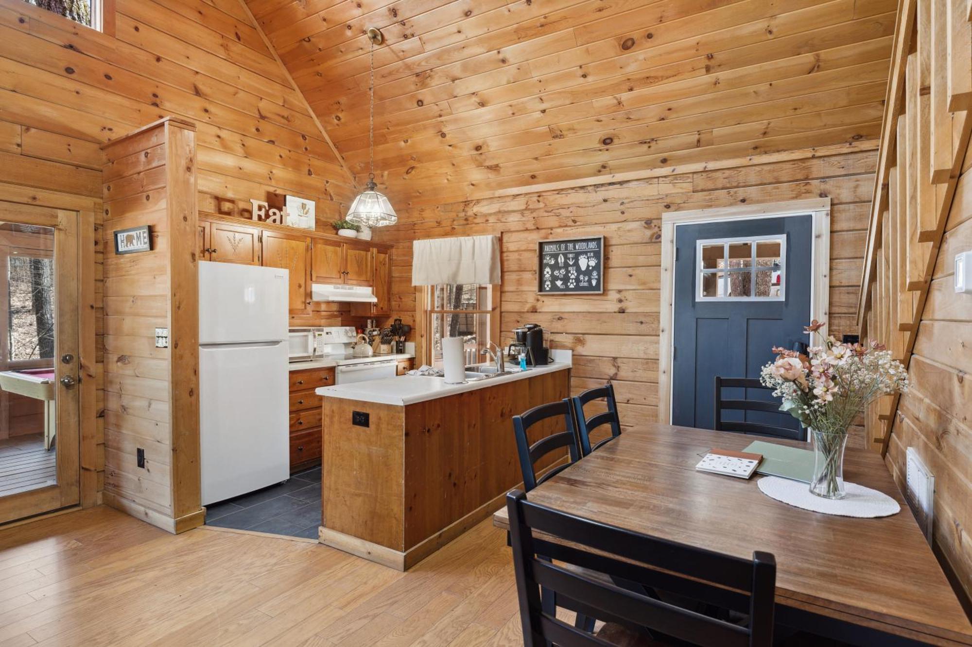 סביירוויל Cozy Family Friendly Cabin With Hot Tub, Near Gatlinburg, Pigeon Forge, Dollywood מראה חיצוני תמונה