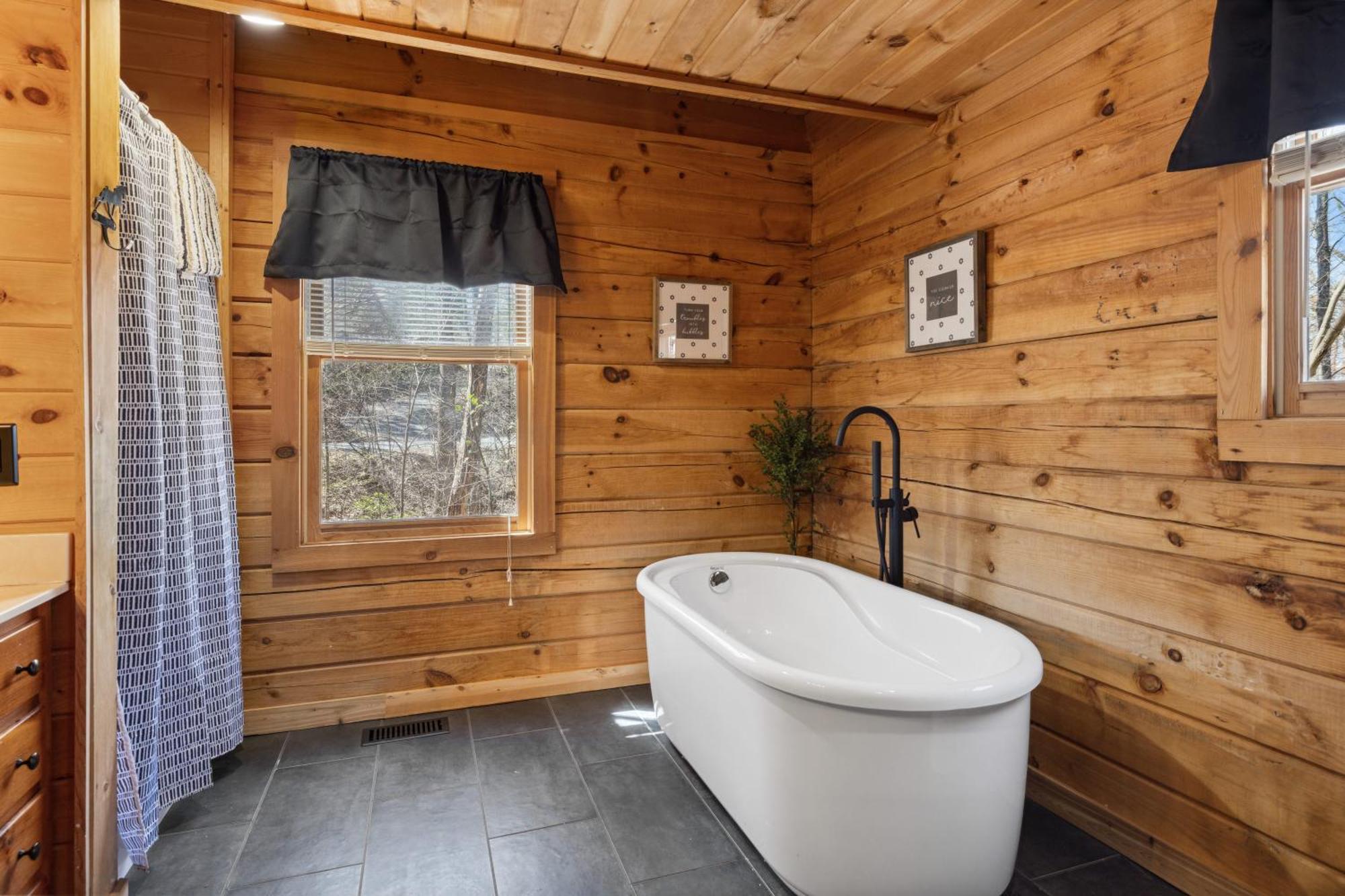 סביירוויל Cozy Family Friendly Cabin With Hot Tub, Near Gatlinburg, Pigeon Forge, Dollywood מראה חיצוני תמונה